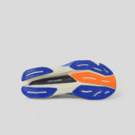 ⁦new balance fuelcell rebel v4⁩ - الصورة ⁦5⁩